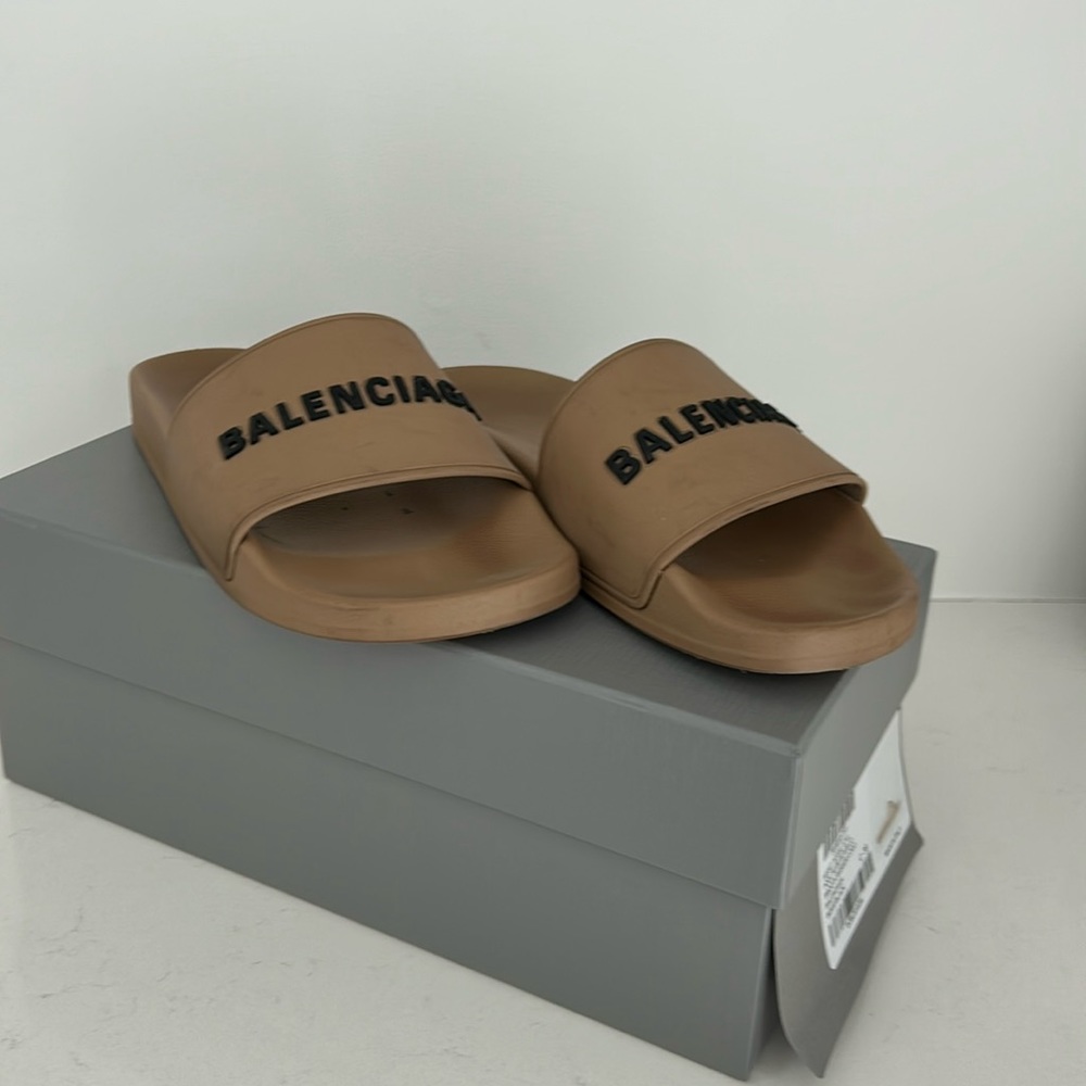 Balenciaga pool slides